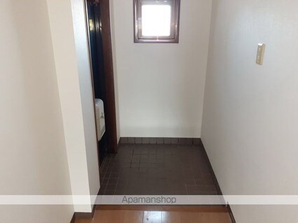 長野県松本市野溝木工１丁目[3LDK/67.6m2]の玄関