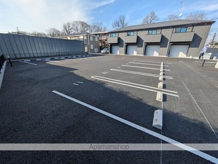 東京都立川市一番町２丁目[1LDK/68.64m2]の駐車場2
