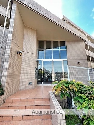 メゾンロワイヤル松田[1R/28.53m2]のエントランス