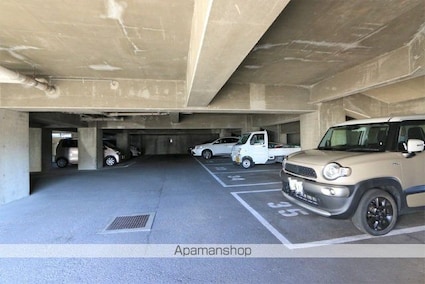 サンディッシュ久米[1LDK/55.02m2]の駐車場