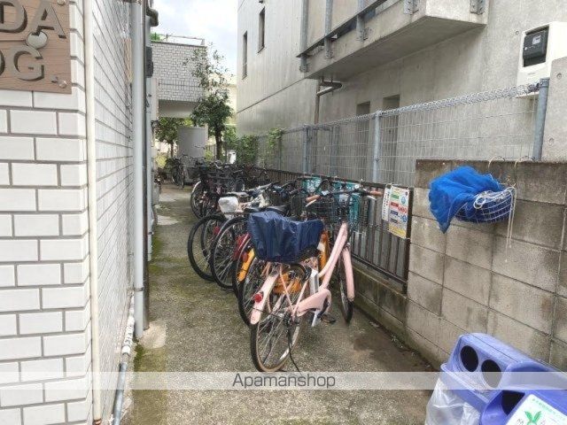 岡田ビルの玄関写真