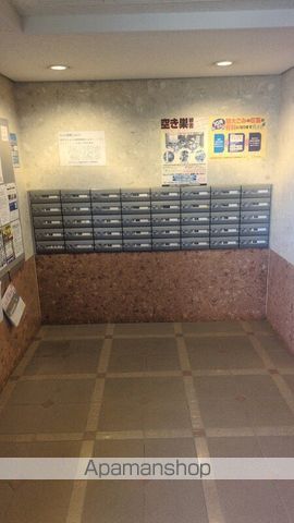 グランドハイツ龍造寺谷町六丁目の玄関写真