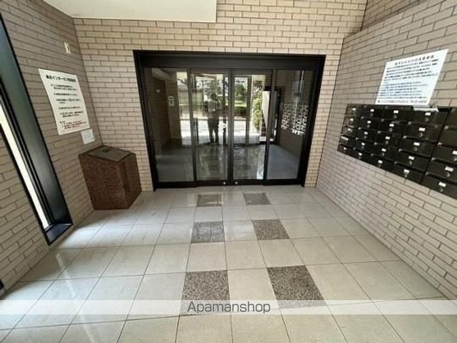 パルクヴェール公立大の玄関写真