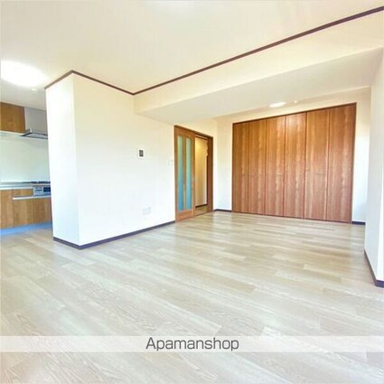 山伸ビル[1LDK/55.86m2]のリビング・居間