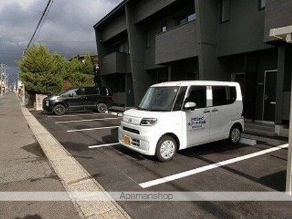 グリューンＳ[1LDK/33.12m2]の駐車場