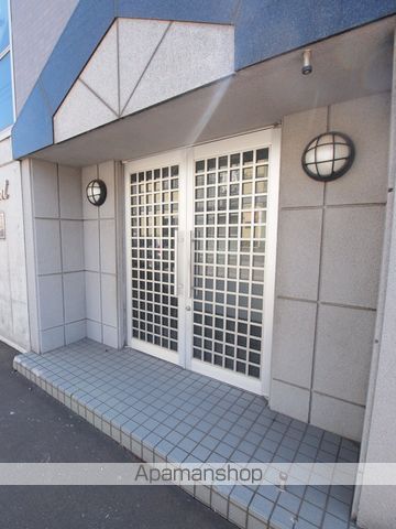 クリスタルコートの玄関写真