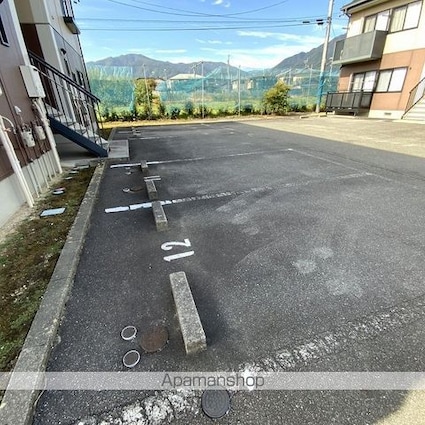 メゾンドシュヴァリエＢ[2K/43.54m2]の駐車場