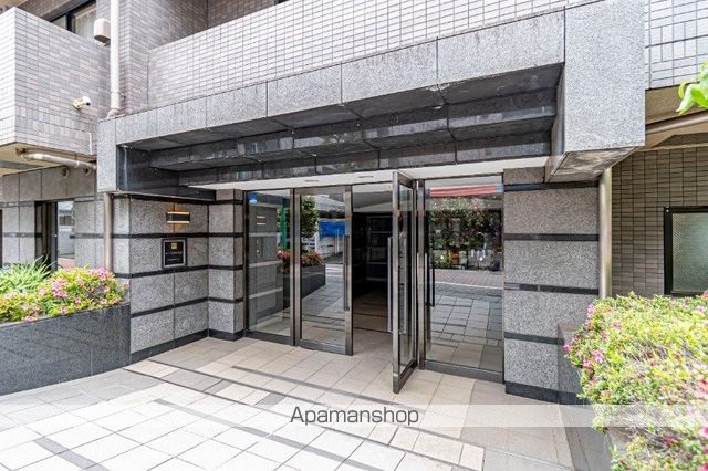 ルーブル笹塚弐番館の玄関写真