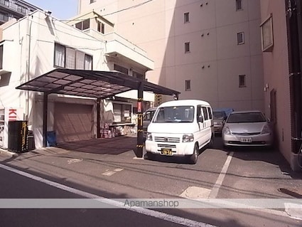 マーロン明神町[1K/19.47m2]の駐車場