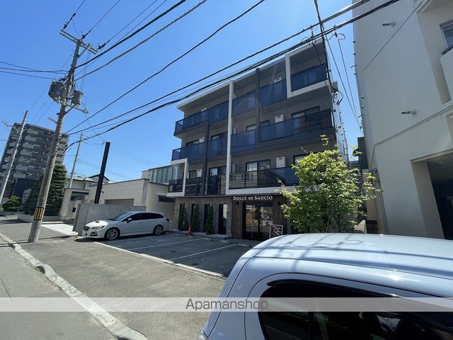 AXISーWILL 323. 裏参道の外観写真