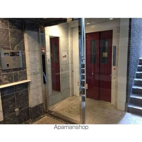 ルクレ西新宿の玄関写真