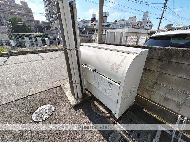 保栄ビルの玄関写真