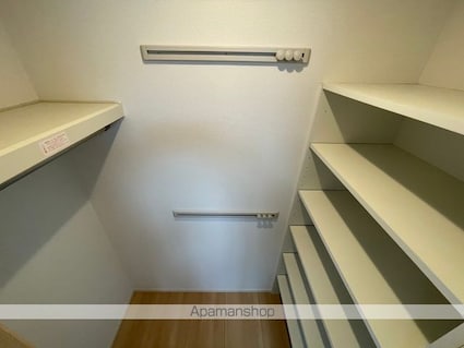 ブルク[1LDK/53.22m2]の収納