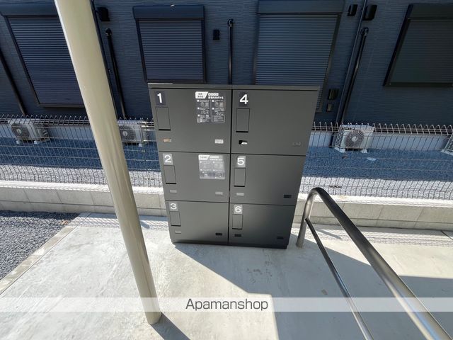 ヒカルサ仰木の里IIの玄関写真