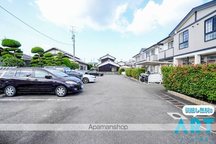 メゾン・ラフィネＡ[2DK/46.92m2]の駐車場