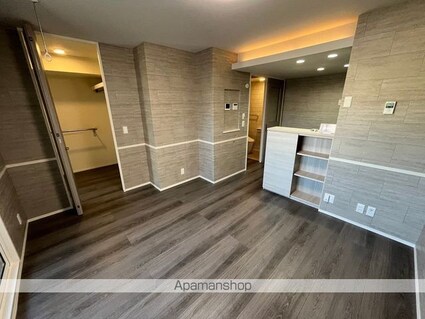 ビオット彦根　Ｂ棟[1K/30.3m2]のリビング・居間