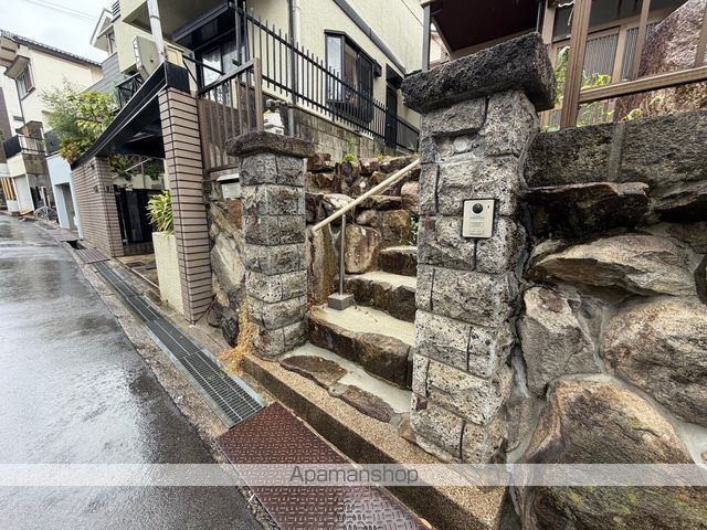 阪急電鉄箕面線 桜井駅 徒歩16分 2階建 築50年の玄関写真