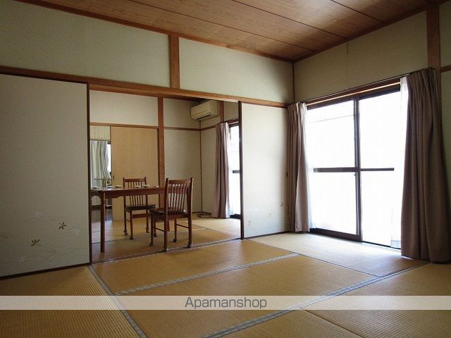 小林市 1階建 築29年の内装写真