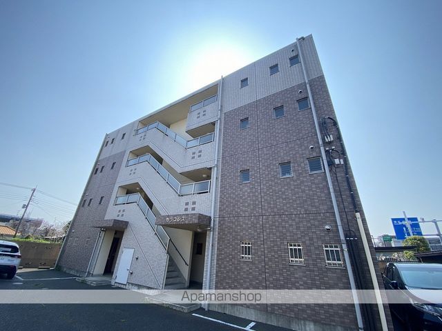 カラコレスの外観写真
