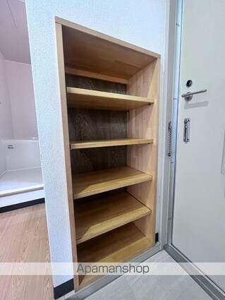 ファミール桃の郷　Ｂ棟[2DK/46.05m2]の玄関