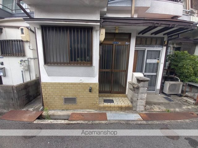 寝屋川市点野4−8−16テラスの玄関写真