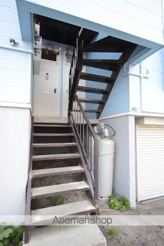 百合が原アベニューB棟の玄関写真