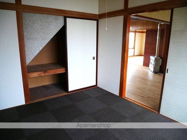 岩見沢市 2階建 築52年の内装写真