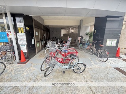 ロイヤルシオン刈部[3DK/54m2]の駐車場