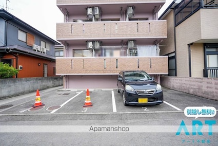 ブラウンハイム土居田[1K/24.8m2]の駐車場