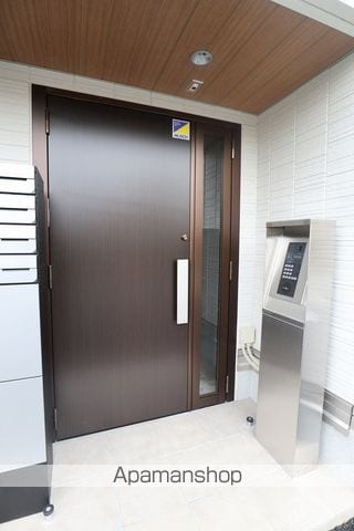 D−ROOM万願寺の玄関写真