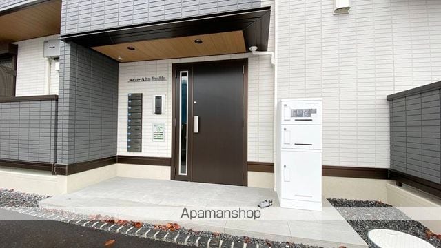 アルタ・レジデの玄関写真