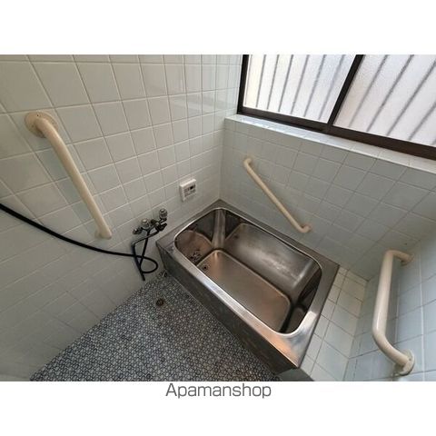 和歌山線 紀伊小倉駅 徒歩7分 2階建 築40年の内装写真