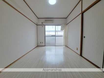 レジデンス市駅南[1K/25m2]のリビング・居間