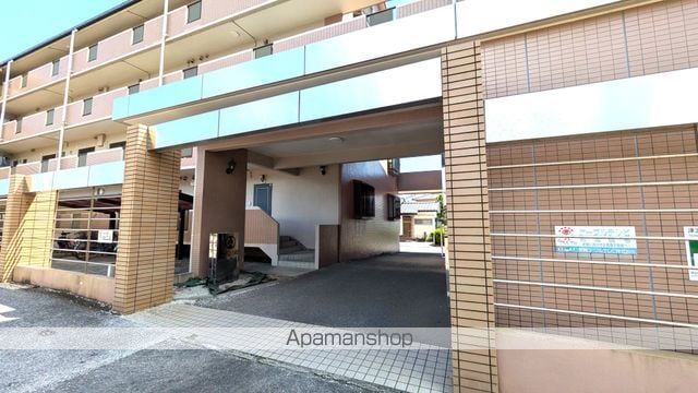 ラーバンハイツの玄関写真