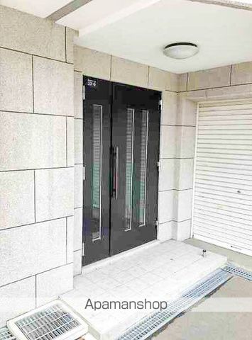 PRIVE栄通の玄関写真