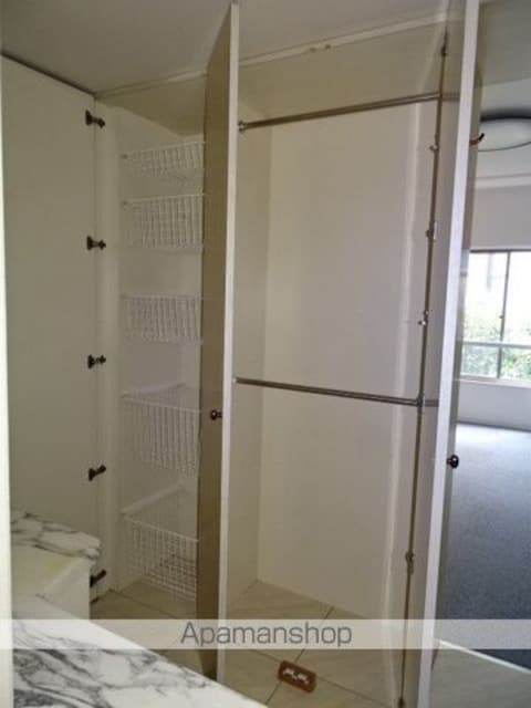 フジテラス用賀[1R/25.82m2]の収納