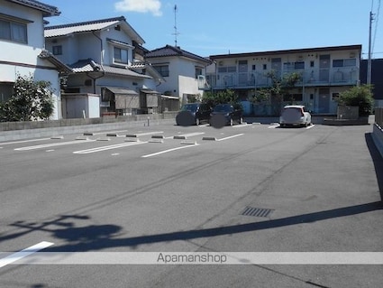 Ｄーｒｏｏｍ愛光町[1LDK/38.26m2]の駐車場1