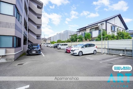 グラシアス道後[3LDK/79.68m2]の駐車場