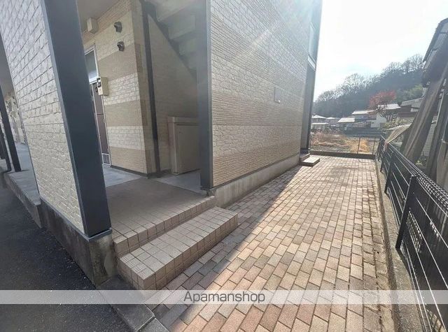 レオパレスフランボワーズIIの玄関写真