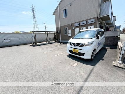 ファミーユ[1LDK/35.48m2]の駐車場