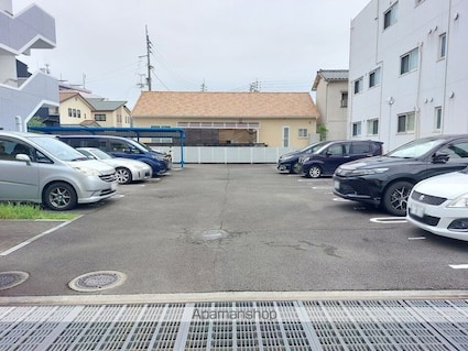 リベルタ　クワバラ[2LDK/66.6m2]の駐車場2