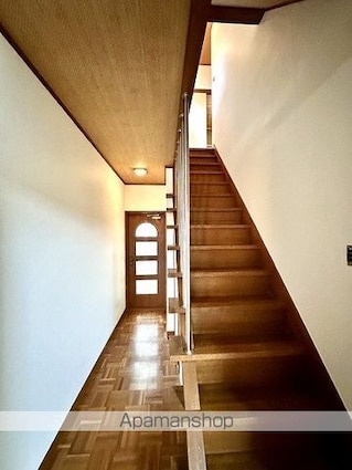 内原戸建１３４－３[5LDK/107m2]の内装2