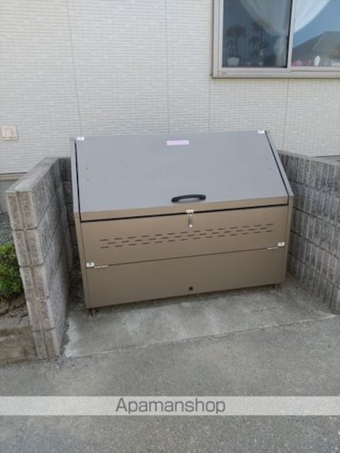 和歌山県和歌山市西小二里３丁目[2LDK/58.82m2]の共用部3