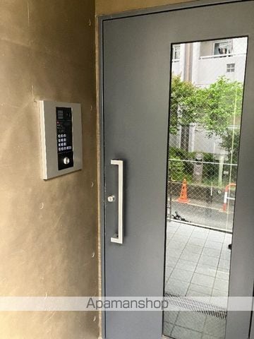 コスモリード渋谷神宮前の玄関写真