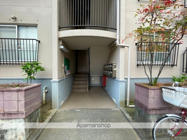 フラワリータウン志紀G棟の玄関写真
