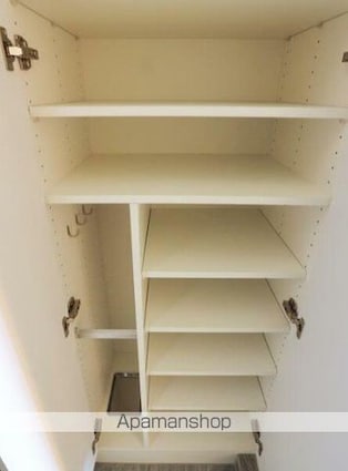 エストゥルース新小岩[1K/20.04m2]の収納