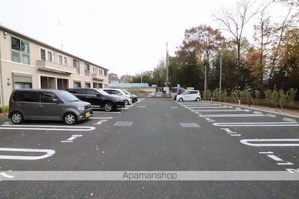 ヴィラージュ弐番館[1LDK/48.45m2]の駐車場2