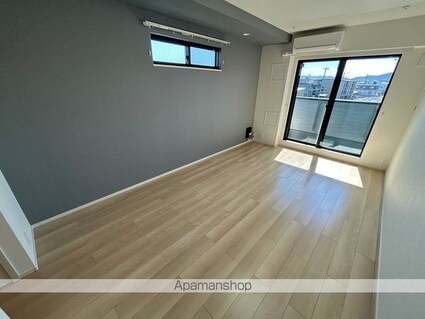 ウエスト　コミタリアⅢ[1K/31.21m2]のリビング・居間