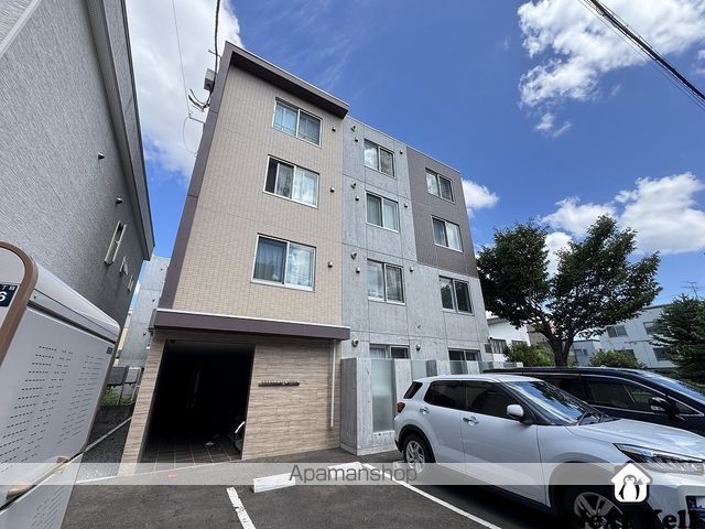 エアフォルク学園前の外観写真