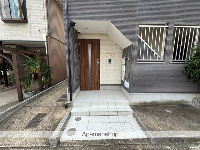 ジュネス稲葉地町の玄関写真